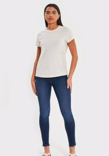 Bench. – Urbaner Stil trifft Komfort und Qualität